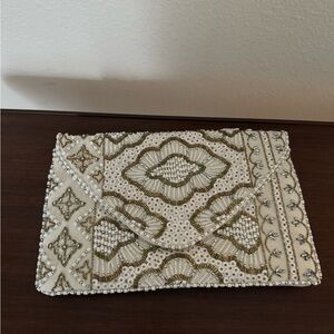 Lulu’s - Beaded White clutch with cold chain and clasp closure
